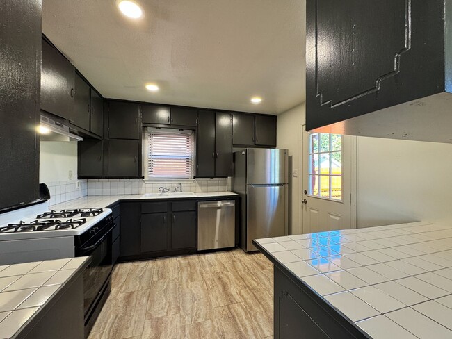 Building Photo - Charming Home for Rent