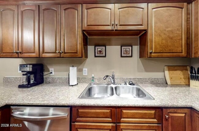 Building Photo - 4320 S Fresno St