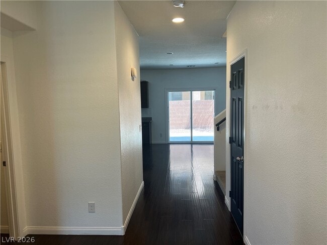 Building Photo - 10862 Knickerbocker Ave