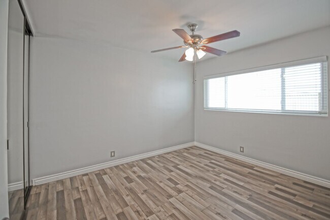 Building Photo - 330 Bungalow Dr