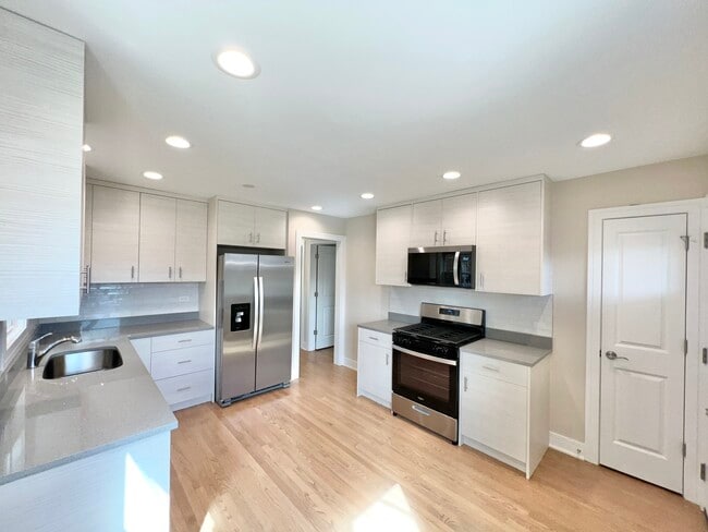 Building Photo - 5547 N Central Ave