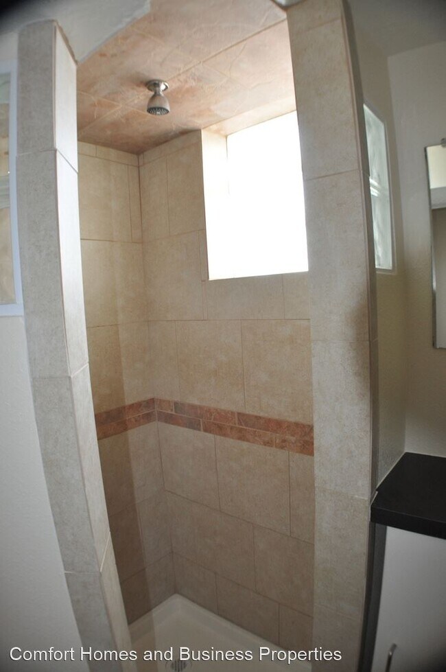 Building Photo - 4 br, 2 bath House - 201 Maple St NE