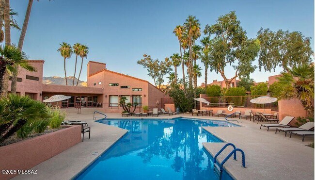 Building Photo - 5051 N Sabino Canyon Rd