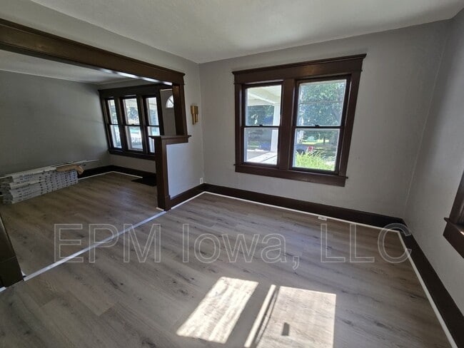 Building Photo - 124 Moir St