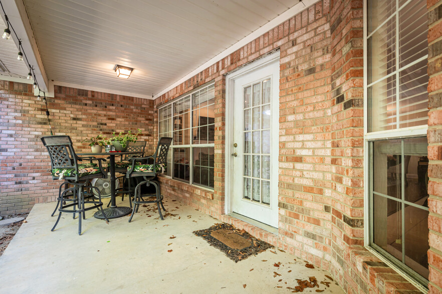 Building Photo - 813 Magnolia Bayou Blvd