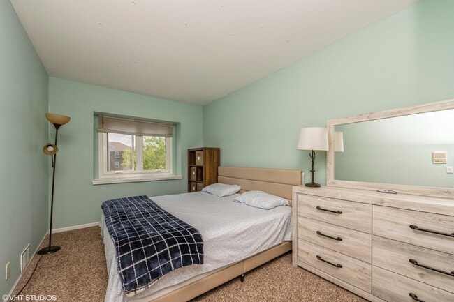 Building Photo - 1020 Arbor Ct