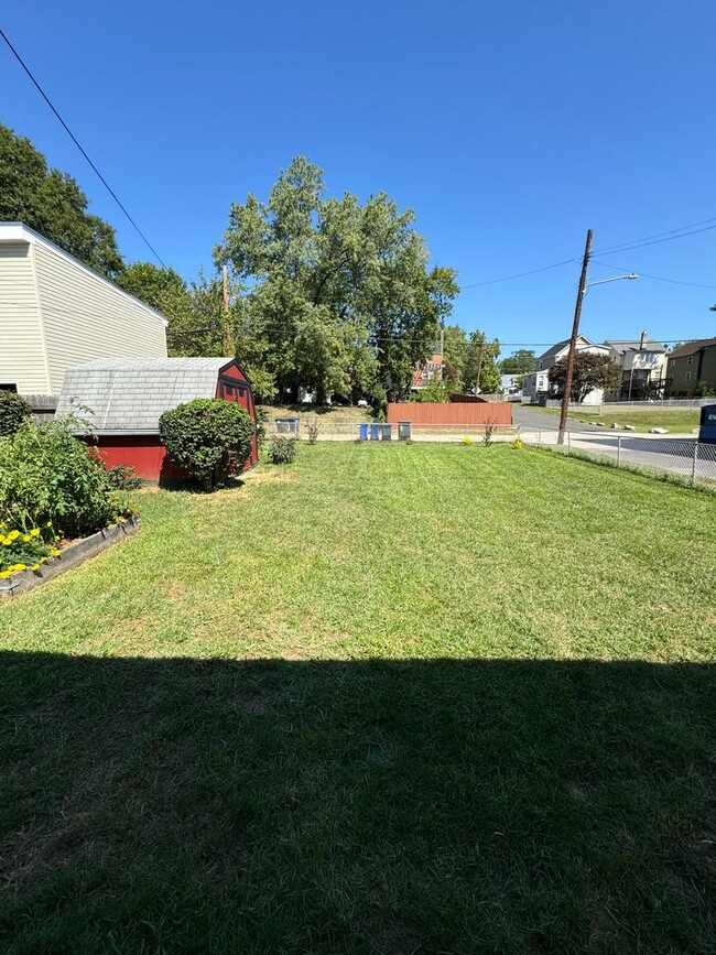 Building Photo - Three Bedroom Detached Home W/Off Street P...