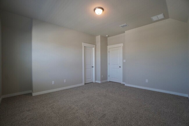 Building Photo - 136 Greinert Dr