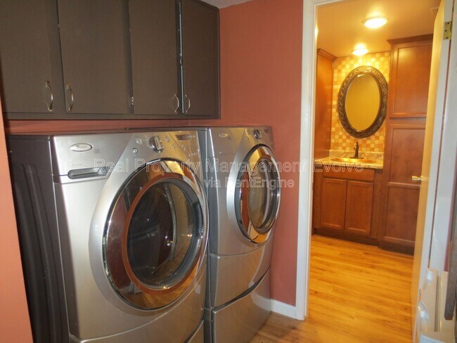 Building Photo - 4808 S Juniper St