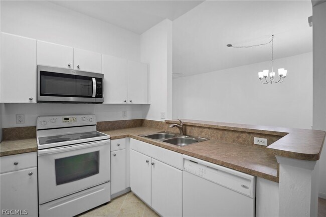 Building Photo - 4241 Bellasol Cir