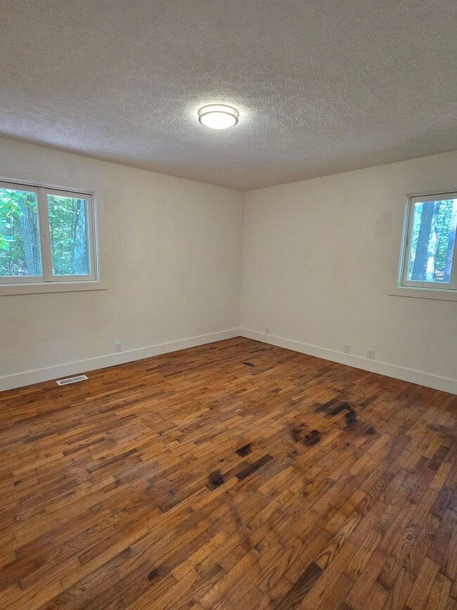 Building Photo - 1499 N Scenic Dr