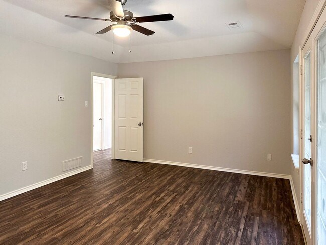 Building Photo - 55001 Windmill Ln