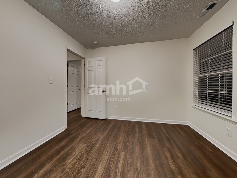 Building Photo - 643 Daniel Ct