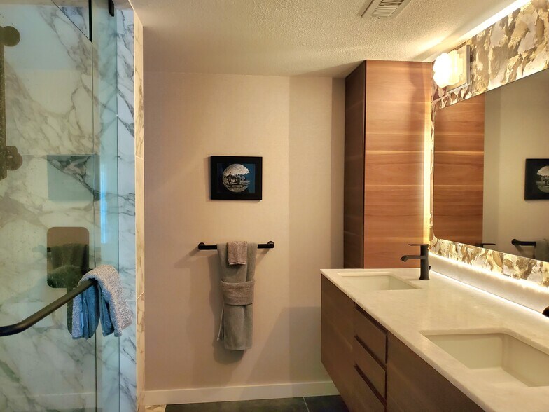 Building Photo - 2831 Sunflower Loop S