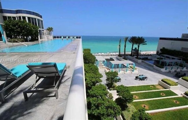 Building Photo - 15901 Collins Ave