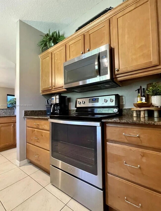 Building Photo - 6404 Las Palmas Way