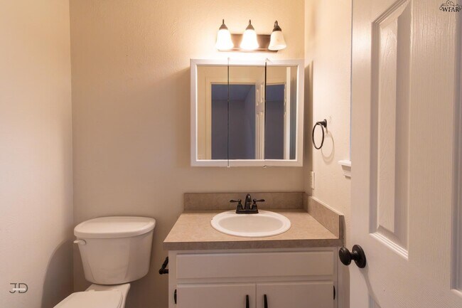 Building Photo - 1302 Mockingbird Dr