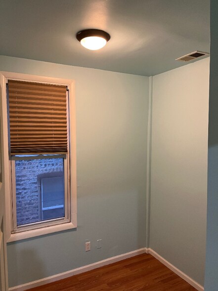 Building Photo - 1639 W 38th Pl