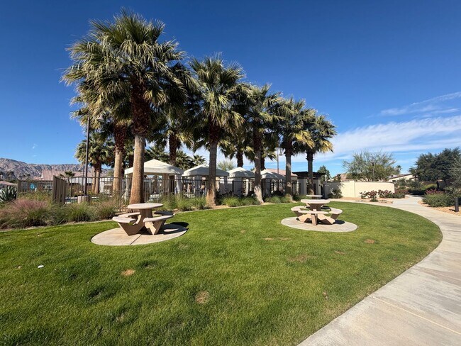Building Photo - AVAILABLE NOW!! STUNNING 4 Bed/ 3.5 Bath POOL HOME in La Quinta!