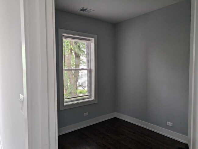 Building Photo - 4413 N Keystone Ave