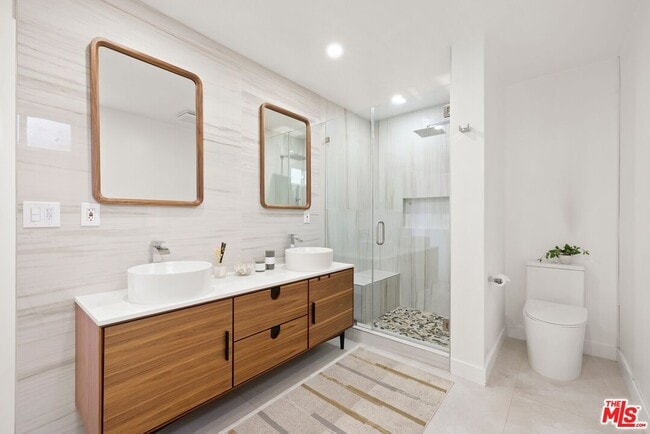 Building Photo - 2204 Ridgemont Dr