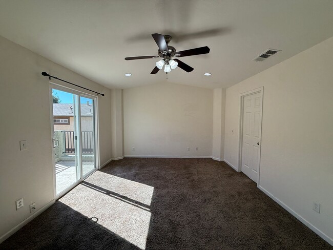 Building Photo - Centrally Located Large Two Story Home on ...