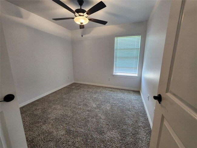 Building Photo - 16013 Dahlia Rd