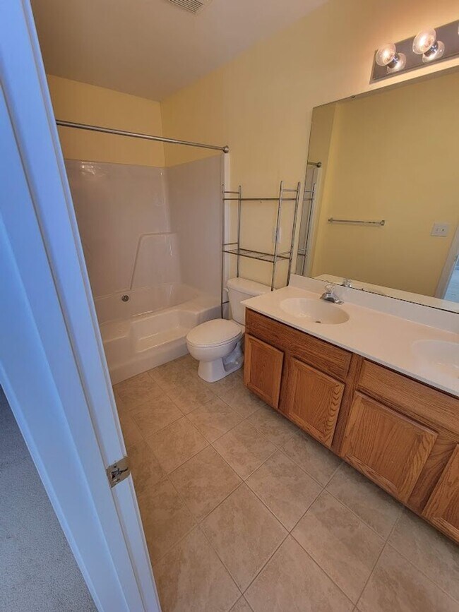 Building Photo - Huntersville Townhouse located in Rosedale!