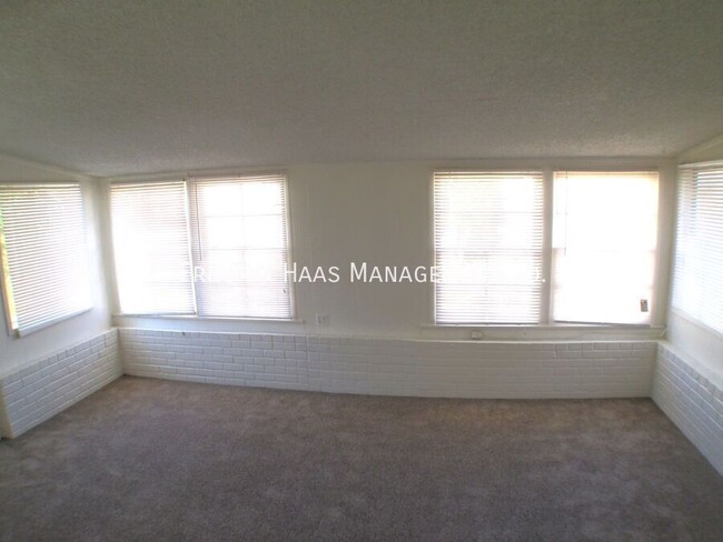 Building Photo - 2843 Dollar St