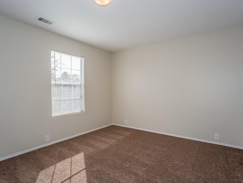 Building Photo - 914 Eagles Glide Dr