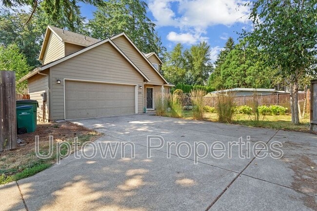Building Photo - 201 W 9th St