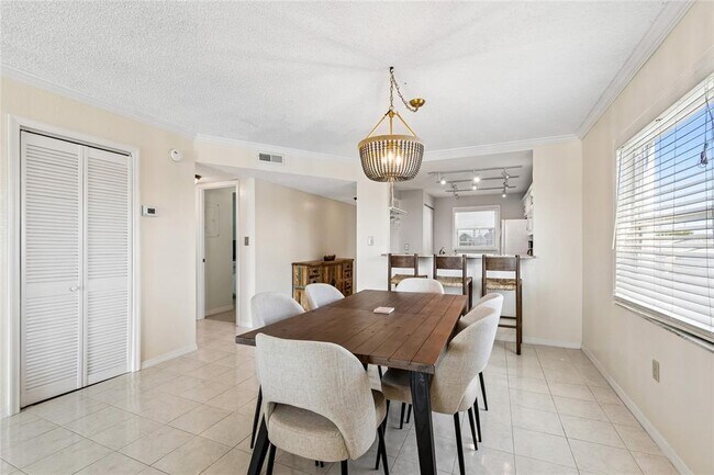 Building Photo - 719 Pinellas Bayway S
