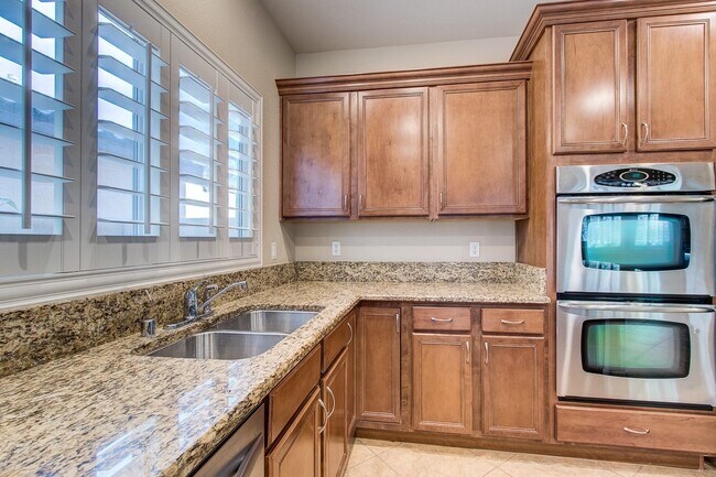 Building Photo - Summerlin Home with downstairs Bed/Bath & Large Patio with Courtyard!