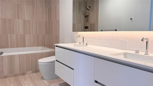 Building Photo - 313 W 17th St