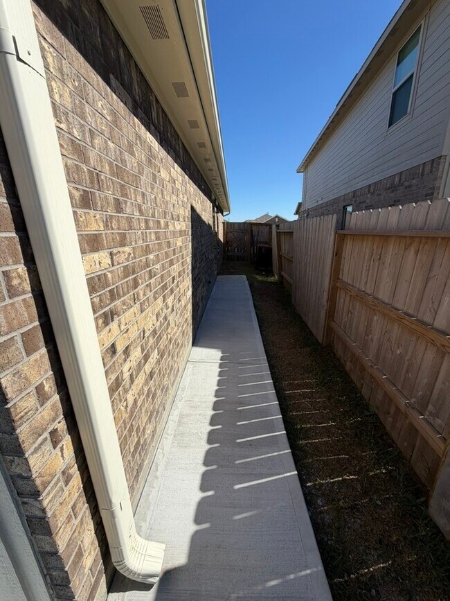 Building Photo - 7323 Greenbriar Cayon Ln