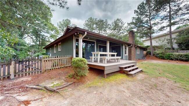 Building Photo - 10 Emerald Ln