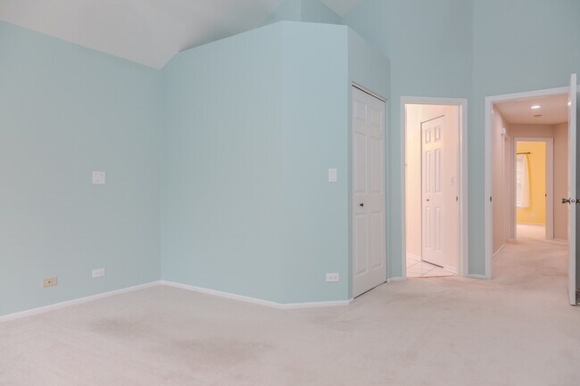 Building Photo - 330 Ashford Cir