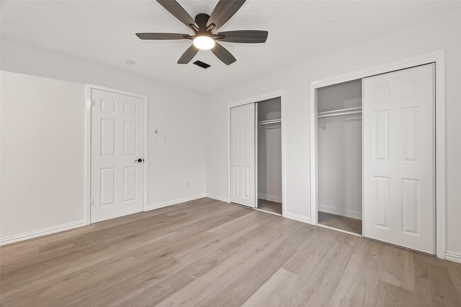 Building Photo - 16235 La Terra Dr