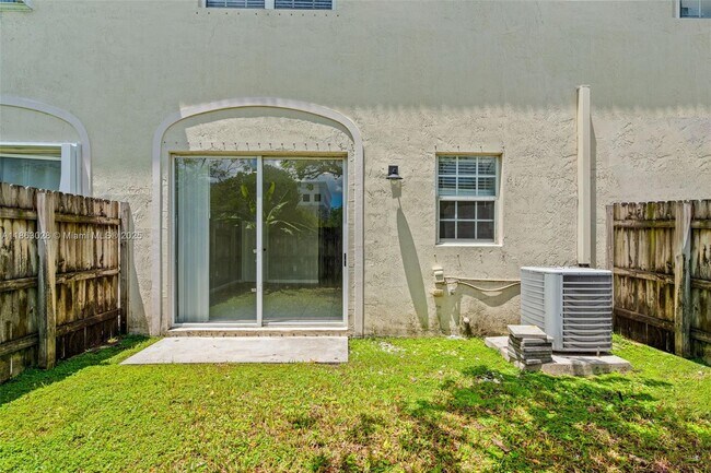 Building Photo - 623 NE 21st Terrace