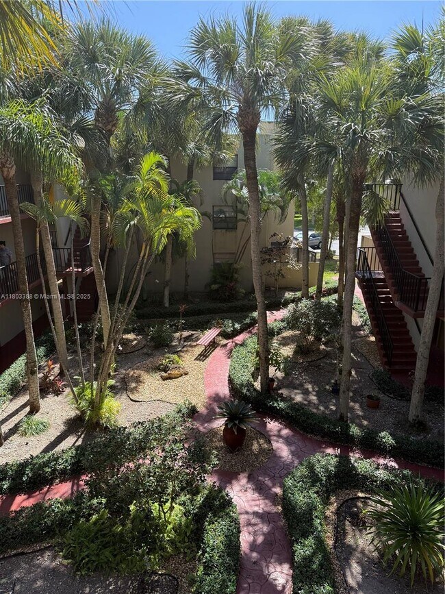 Building Photo - 10845 SW 112th Ave