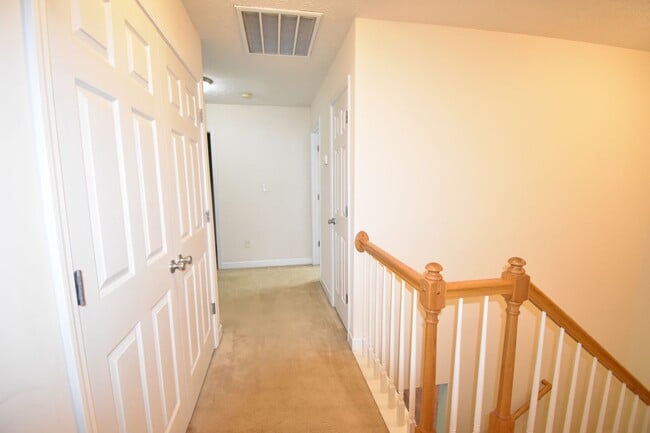 Building Photo - 165 Pender Rd