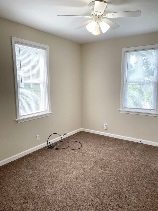 Building Photo - Charming 2-Bedroom Home with Bonus Room on...