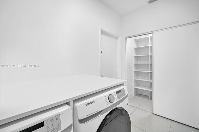 Building Photo - 2163 Bay Ct