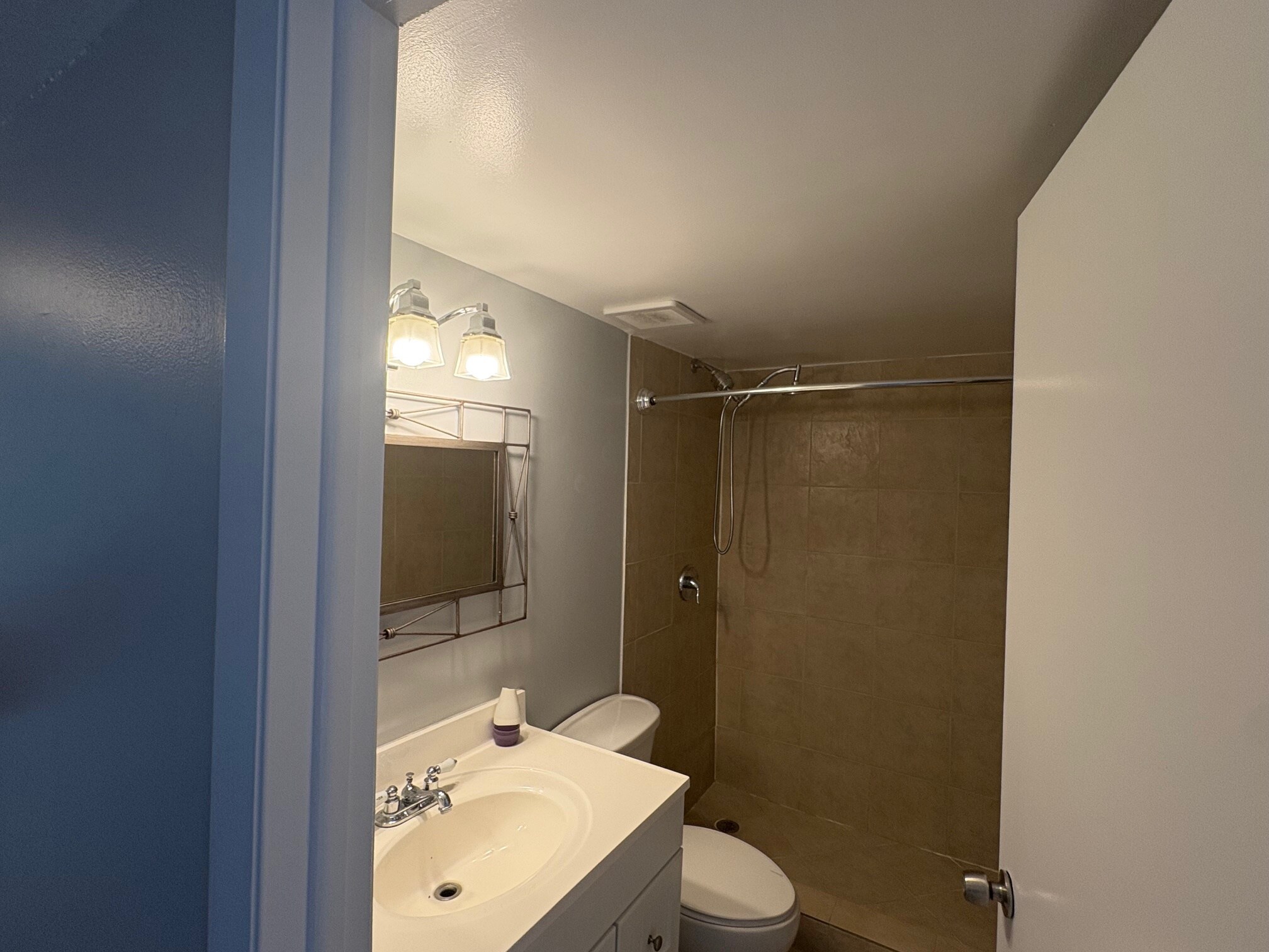 Building Photo - 4600 SW 67th Ave