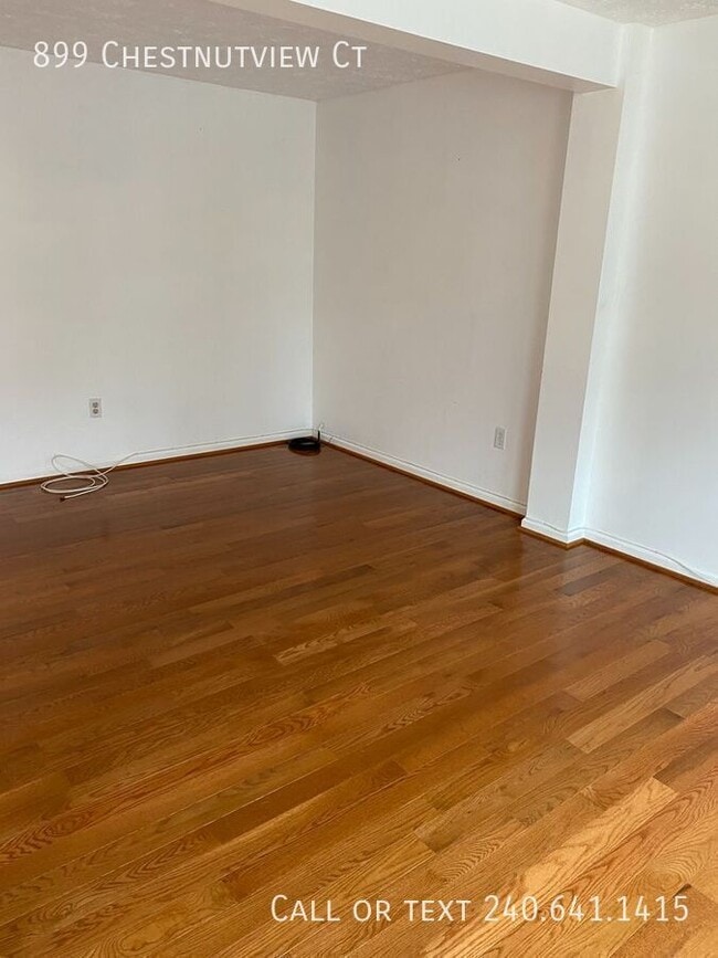 Building Photo - 899 Chestnutview Ct