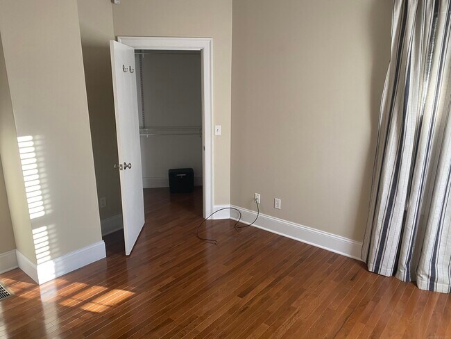 Building Photo - 103 W Broad St