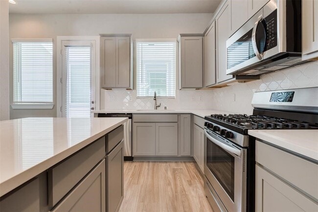 Building Photo - 7705 Rainbow Cl