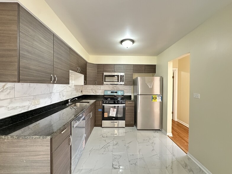 Building Photo - 627 N Lincoln Ave