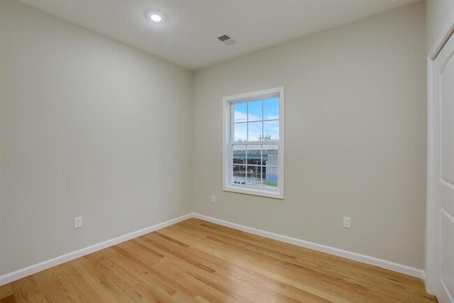 Building Photo - 16 Grant Ave