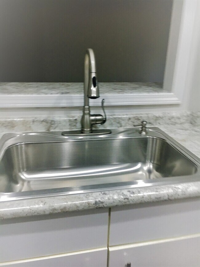 Building Photo - 3 miles to Wrightsville Beach! 1 Block from Mayfair Shopping! Ground unit, 2BR,2 baths, Leeward V...